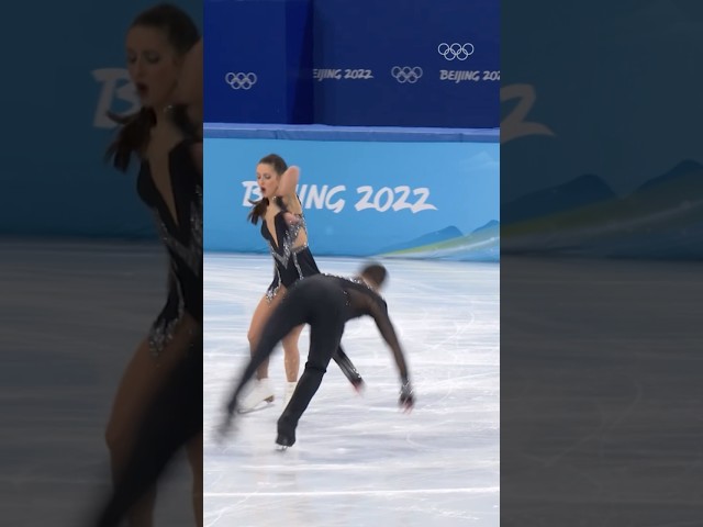 The British duo🇬🇧that set the ice on fire at #Beijing2022🔥⛸️Lilah Fear and Lewis Gibson #GPFigure