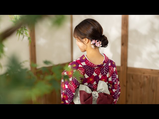 Adorable Japanese Girl Transforms in a Beautiful Kimono: A Stunning Dressing Experience