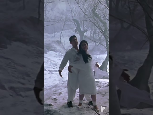 The whole song is a 10/10 but this part 🤌 #merehaathmein #fanaa #aamirkhan #kajol #song #yrfshorts