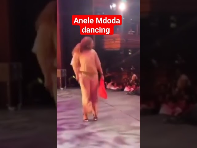 Anele Mdoda dancing