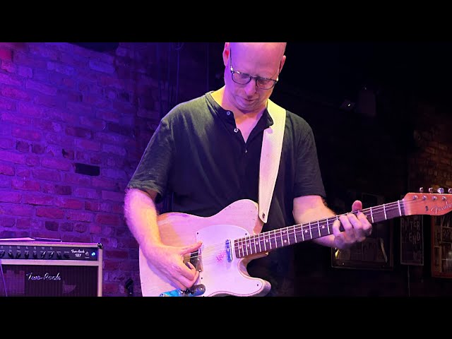 Thrilling Blues Guitar Performance by Oz Noy