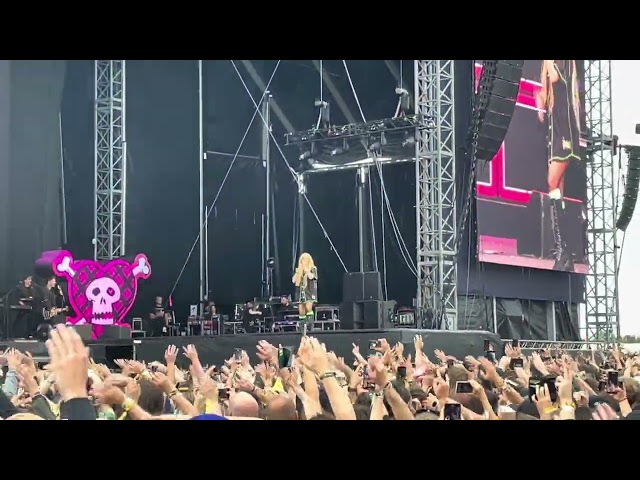 Avril Lavigne - Girlfriend - live in Hradec Kralove, Czech republic - 14.6.2024 (Rock for people)