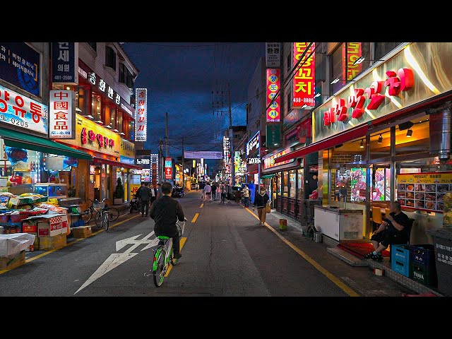 Walking the Chinese Food Street On a Rainy Night | 1Million Dance Studio | 4K HDR