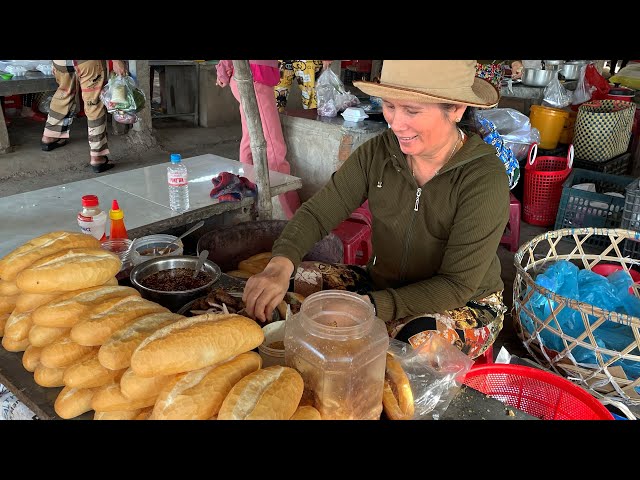 If you want to buy seafood from O LOAN lagoon, come to this market | Tan Long Market - Phu Yen