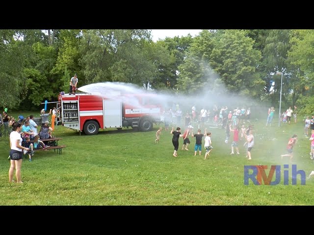 Den dětí ve Tvrdonicích trochu jinak: Zorbing, tanec a zábava