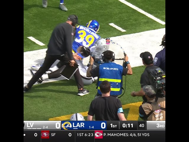 Brock Bowers catches for a 25-yard Gain vs. Los Angeles Rams