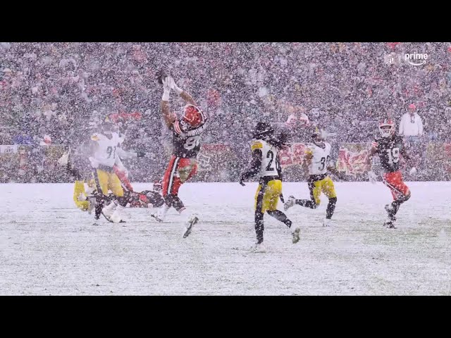 Blake Whiteheart juggles 29-yard high-point pass in the snow