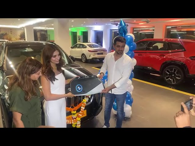 Jiya Shankar Buy New BMW Car | LIVE from Showroom | Bigg Boss OTT S2