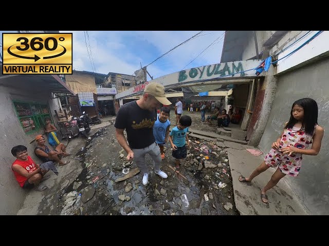 Chudobní ľudia žijúci v slume vyzerajú byť šťastní, majú jeden druhého | Manila, Filipíny