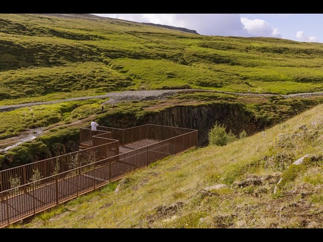 Watching the ocean in Stuolagil Canyon - 360 Degree - 5k - VR Experience