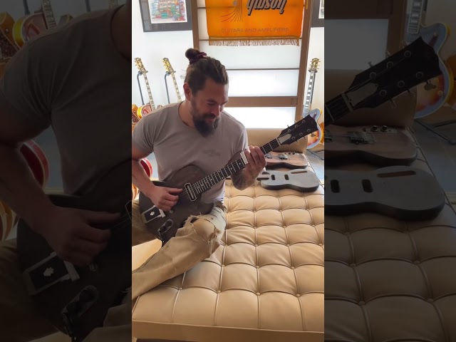 Aquaman Jason Momoa playing some mean nasty slide guitar! #jasonmomoa #guitar #guitarsolo