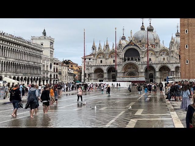 Claudiu besucht Venedig,Piazza San Marco Nach einem starken Regen‼️🇮🇹Italien 2023