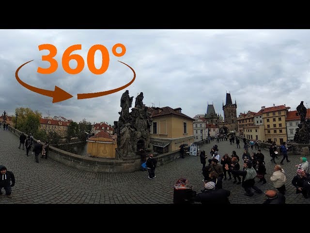 360 / VR (4K) Charles Bridge in Prague, Czech Republic