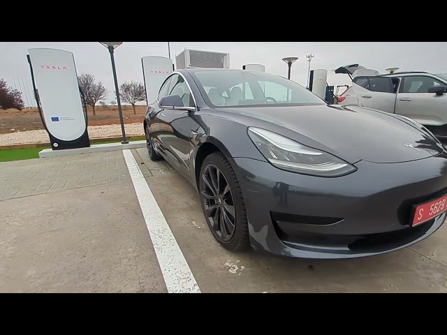 Tesla Model 3 SR de EVEAUTOES subida de Valencia a La Gineta y carga en supercharger Tesla