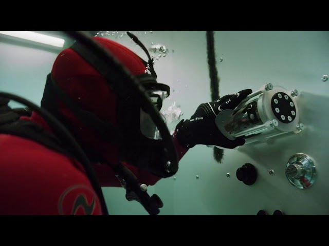 money heist sea.3ep.3bomb blast in gold,s tank scene