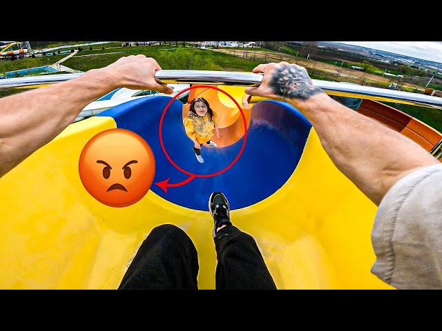 ESCAPING ANGRY MOM IN ABANDONED WATER PARK! 😡 (EPIC PARKOUR CHASE POV)