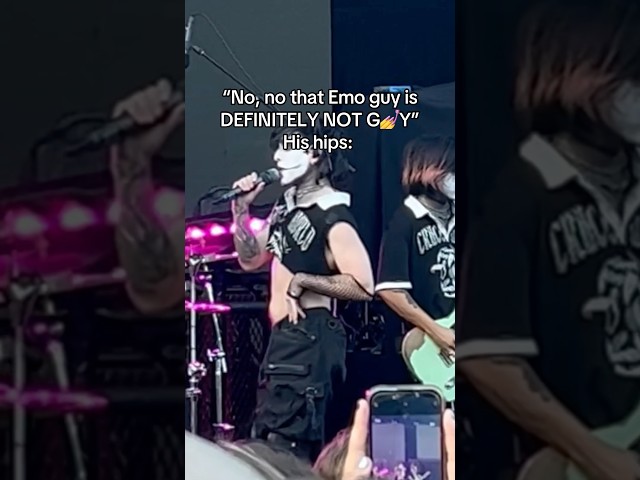 This Emo singer is DEFINITELY not gay💅 there’s no way… 🤔 #lgbt #lgbtqia #gay #emo #rock #hardrock