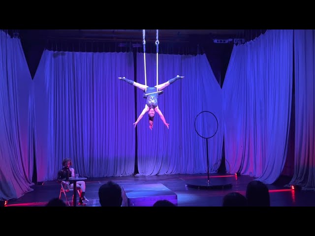 Tango trapeze duo