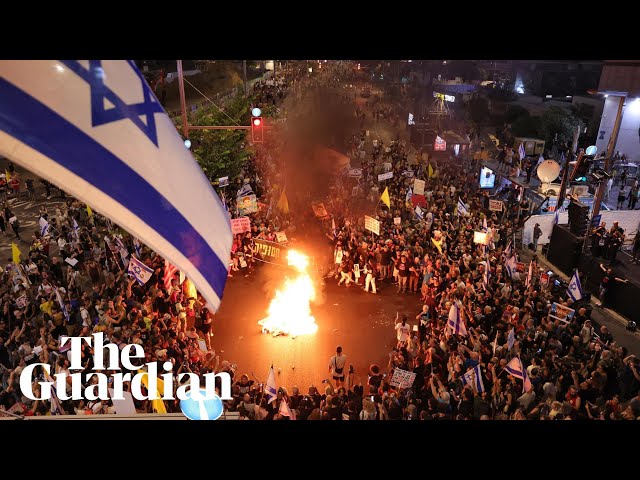 Huge crowds in Tel Aviv demand deal be agreed to free hostages