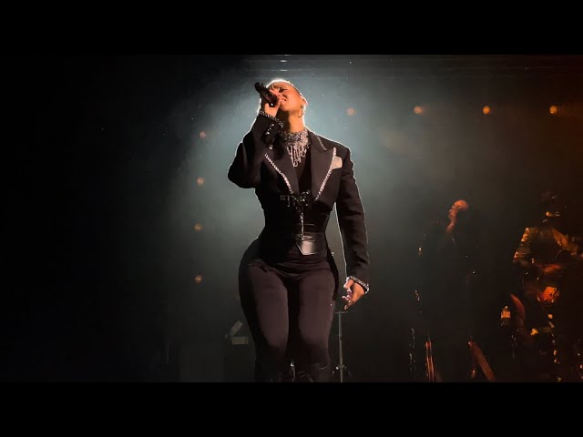 Alicia Keys - Like You'll Never See Me Again / If I Ain't Got You - live in Cologne / Köln