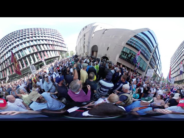 Tommy Robinson what happend outside after he was jailed.. Old Bailey 11 july 360 vr