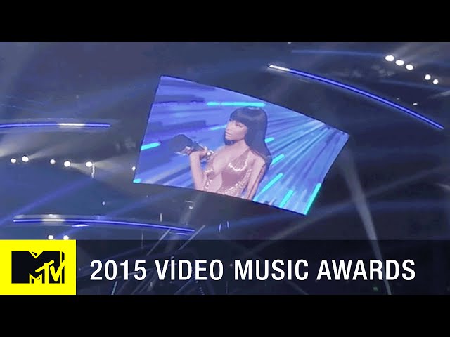 360 VR: Nicki Minaj Confronts Miley Cyrus on Stage | MTV VMA 2015