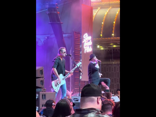 Interstate Love. Song - Stone Temple Pilots at Downtown Las Vegas Fremont Street. #opm