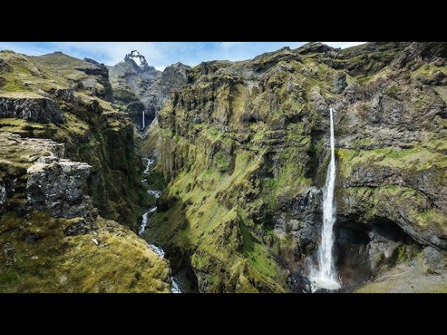 Sight seeing at the Stuolagil Canyon - 360 Degree - 5k - VR Experience