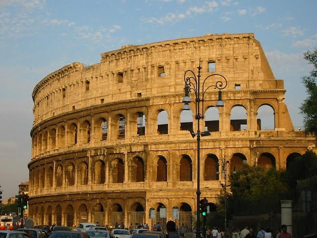 Rome - Live Guided tour through the streets of Colosseum (English)