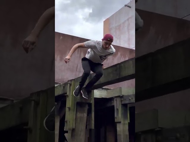 Speed parkour line by Michael Sliger in New Orleans, Louisiana ⚜️