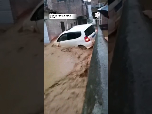 Car Sweeps by Onlookers in China Flood