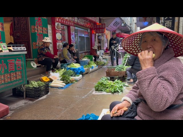 Dabanqiao Market, Kunming, China, delicacies: Erkuai, scallion pancakes, rice cakes