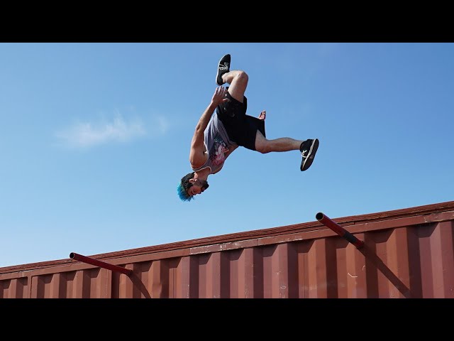 2017 Parkour and Freerunning Compilation (Insane Tricks)