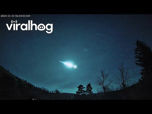 Meteor Lights Up Sky in Montana || ViralHog