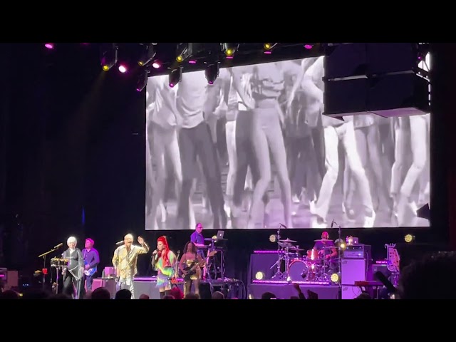 B52s, “Dance This Mess Around,” (The Beacon Theater,, NYC, 10/14/22)