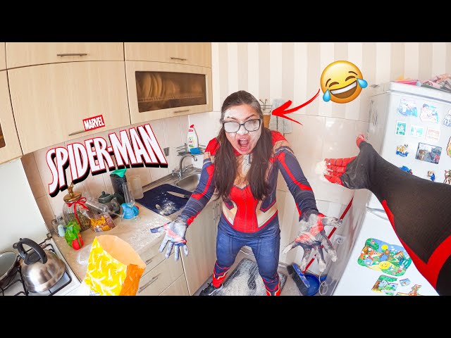 SPIDER MAN ESCAPING ANGRY SPIDER MOM AND SPIDER DAD PART 2 @upgirl ( Action parkour pov chase )