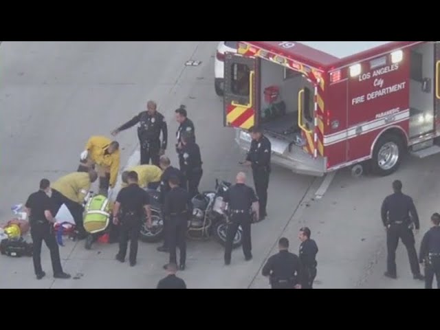 405 Freeway partially shut down after LAPD officer injured in crash