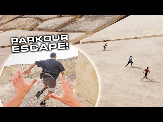 Parkour HIDE and SEEK (Giant Labyrinth) 🇮🇹