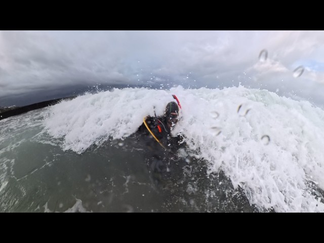 Scuba Divers Trying to enter the water (barely make it) | 360° 4K Video