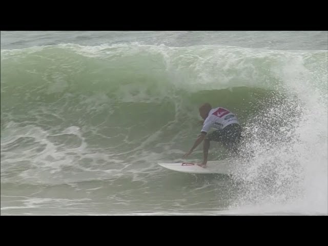 Kelly Slater defeats Joel Parkinson to win Quiksilver Pro Gold Coast Final