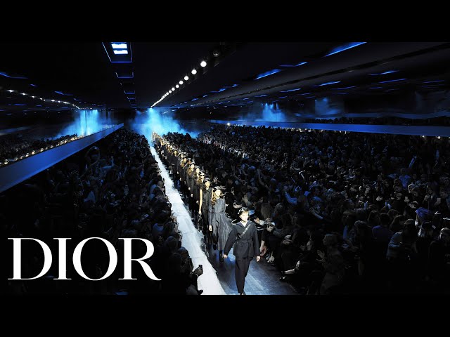 Autumn-Winter 2017-18 Ready-to-Wear Fashion Show - 360°