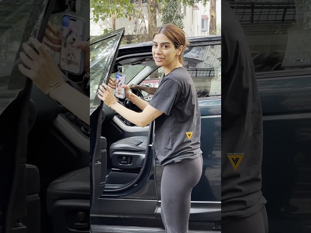 Khushi Kapoor Snapped at Gym 📸 #khushikapoor #paparazzi #viralbhayani