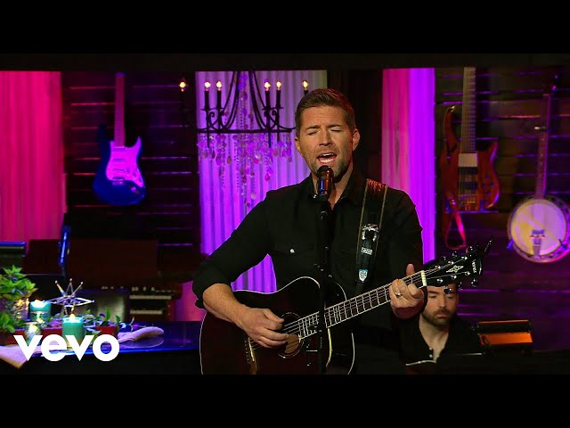 Josh Turner - I Serve A Savior (Live from Gaither Studios)