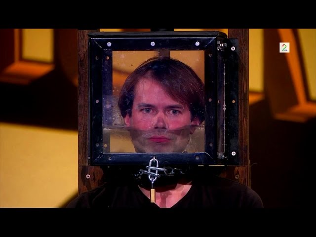 Locked Up Escape Artist Holds His Breath for 4 minutes on Norway's Got Talent. (Norske Talenter)