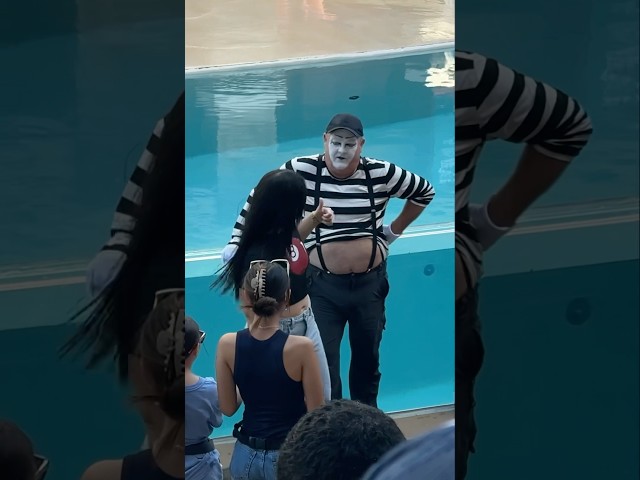 Can’t miss best moment 😆😬 Tom mime Seaworld #funny #seaworldmime #prank