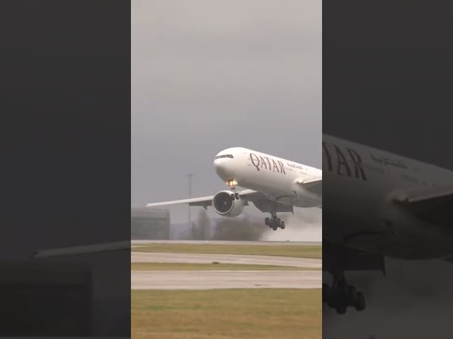 DRAMATIC GO AROUND from the Qatar 777 caught on our live stream today at Manchester Airport