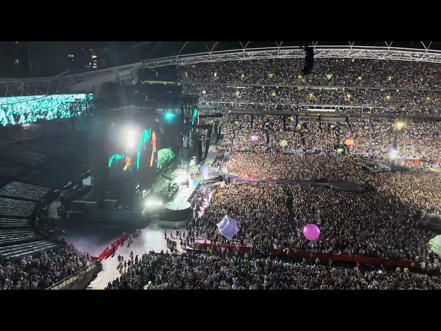 Coldplay’s Last Song and Ending in Sydney Symphony and Incredible Rain Soaked Crowd - 07 Nov 2024