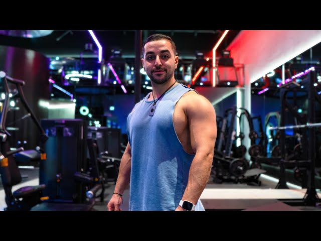 Chest, Shoulders & Triceps Workout In A HAUNTED GYM!