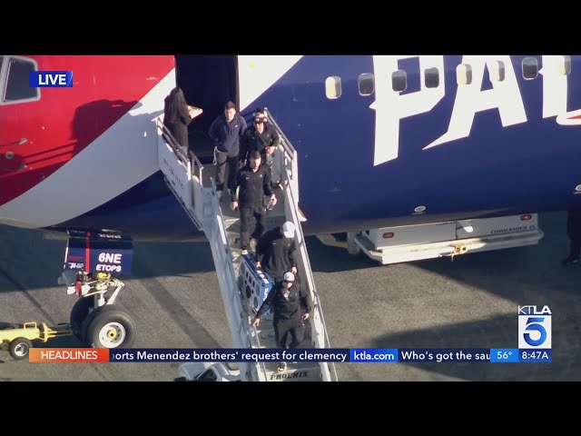 Dodgers land at LAX, return as World Series champs