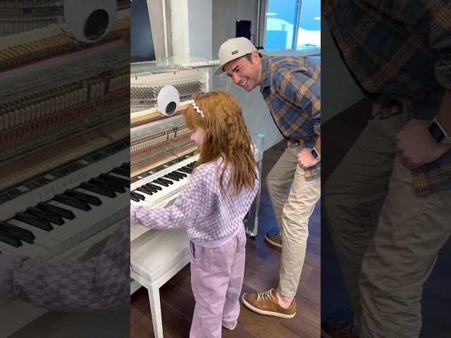 Adley uses the MAGiC PiANO!! Mark Rober teaches Adley how to play the piano at Crunchlabs #shorts